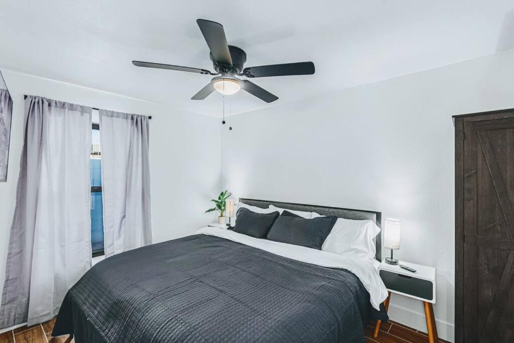 Phoenix Retreat - 2 Bedroom Home With King-Size Bed - 3 Smart Tvs - 10 Min From Airp - Unit A Екстериор снимка
