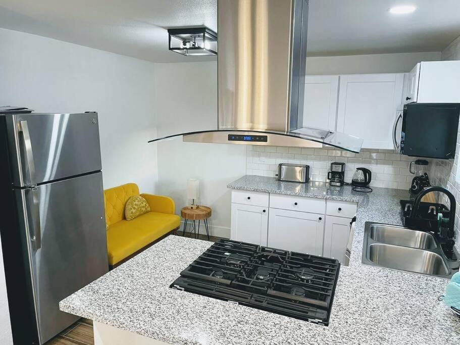 Phoenix Retreat - 2 Bedroom Home With King-Size Bed - 3 Smart Tvs - 10 Min From Airp - Unit A Екстериор снимка